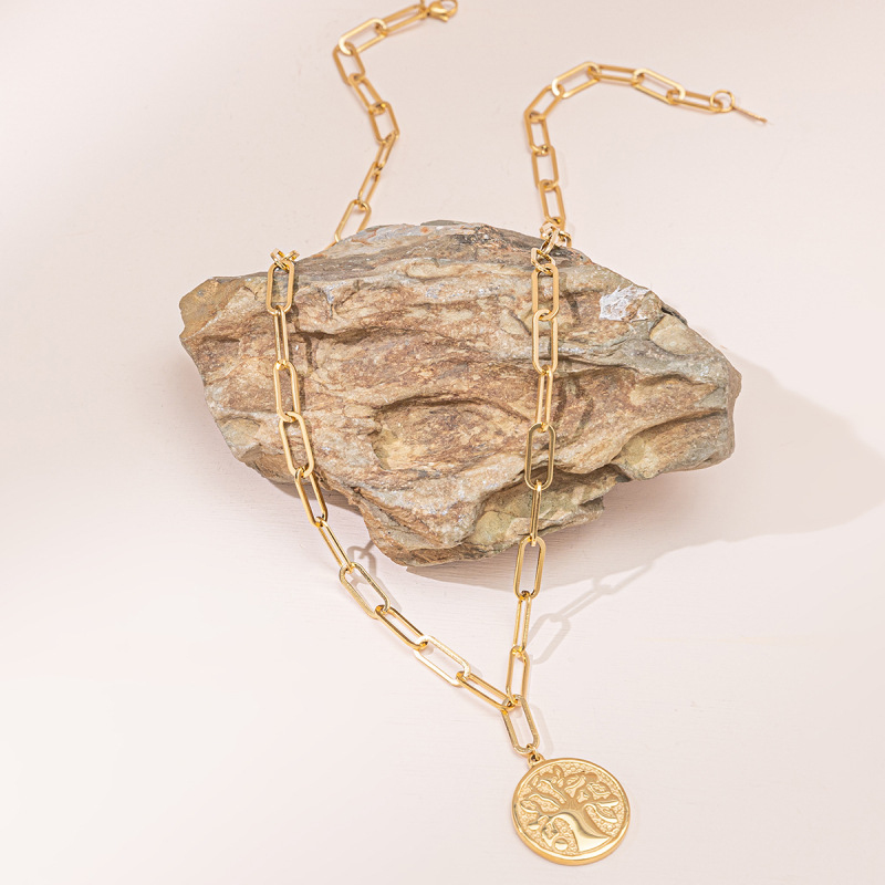 Collana con ciondolo rotondo A - Luxury Lifestyle Us recensione e prezzo
