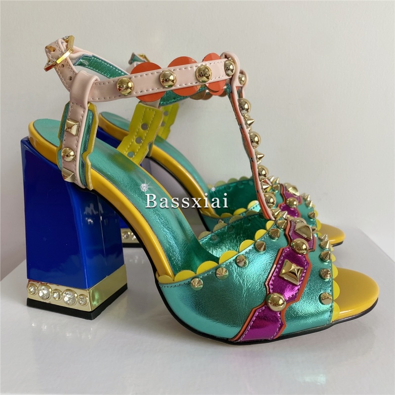 Luxury Rivet T-Strap Sandals W - Luxury Lifestyle Shoes recensione e prezzo
